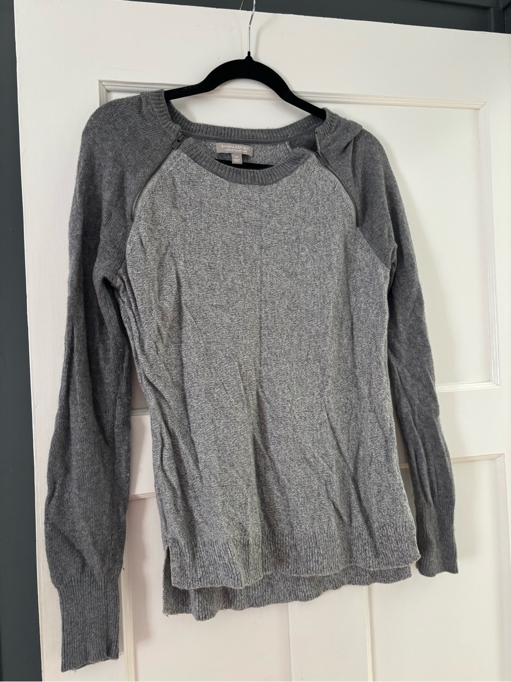Banana Republic Gray Crewneck Raglan Sweater